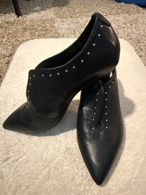 Bella Vita Black Pointed Studded Ankle Heels